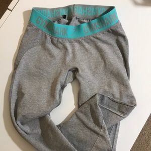 Gym shark leggings